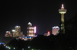 Niagara Falls Canada : Skyline at night